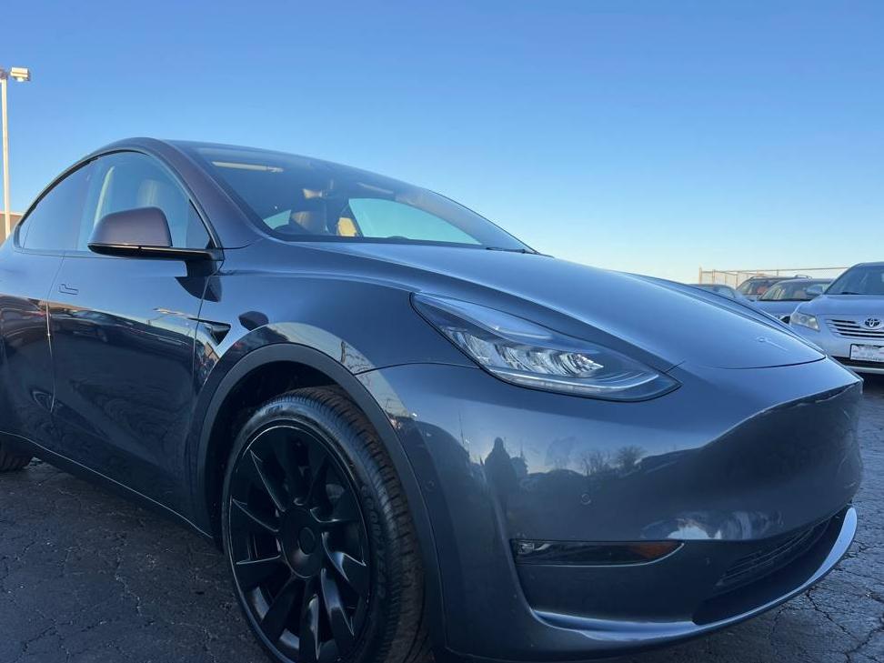 TESLA MODEL Y 2021 5YJYGAEE9MF279030 image